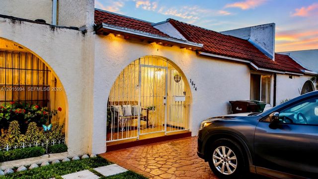 1734 W 57th Ter, Hialeah, FL 33012