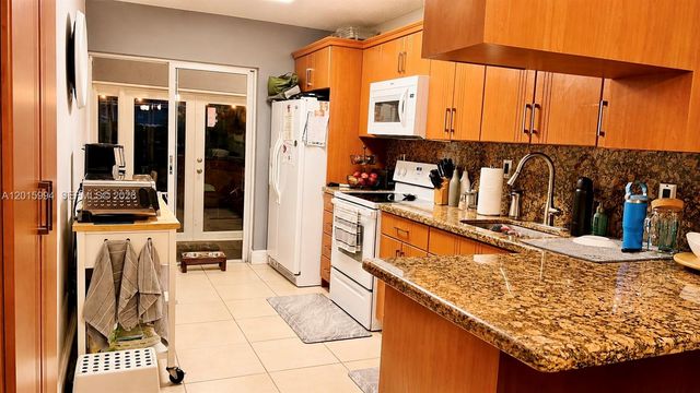 1734 W 57th Ter, Hialeah, FL 33012
