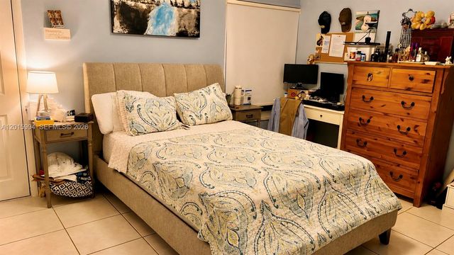 1734 W 57th Ter, Hialeah, FL 33012