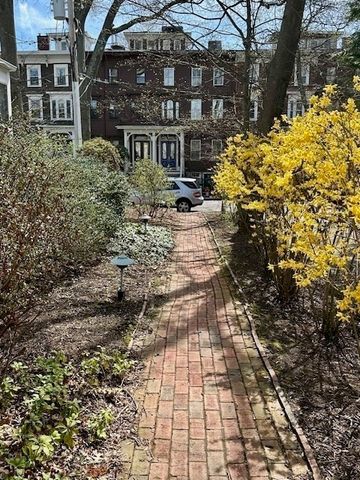 21 Lee Street 2R, Cambridge, MA 02139