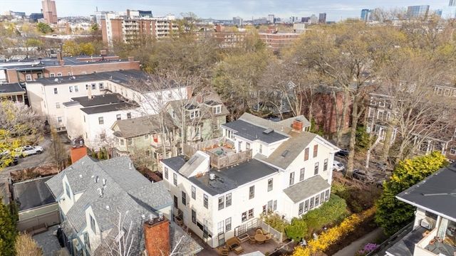 21 Lee Street 2R, Cambridge, MA 02139