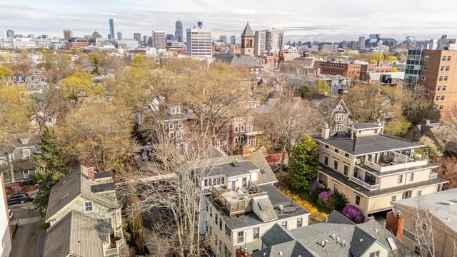 21 Lee Street 2R, Cambridge, MA 02139