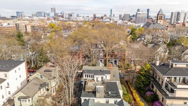 21 Lee Street 2R, Cambridge, MA 02139