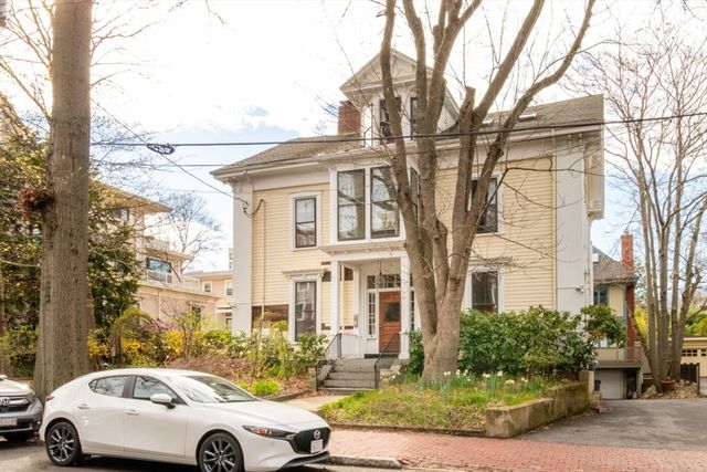 21 Lee Street 2R, Cambridge, MA 02139