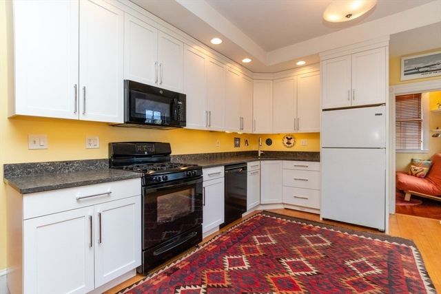 21 Lee Street 2R, Cambridge, MA 02139