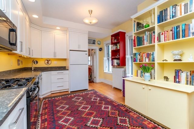 21 Lee Street 2R, Cambridge, MA 02139