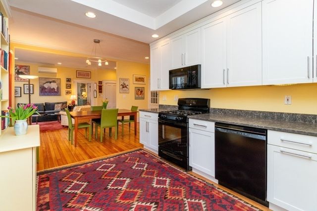 21 Lee Street 2R, Cambridge, MA 02139