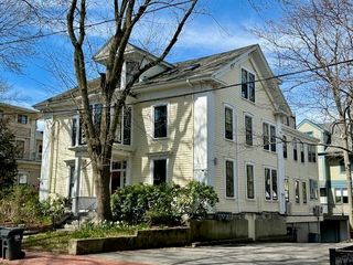 21 Lee Street 2R, Cambridge, MA 02139