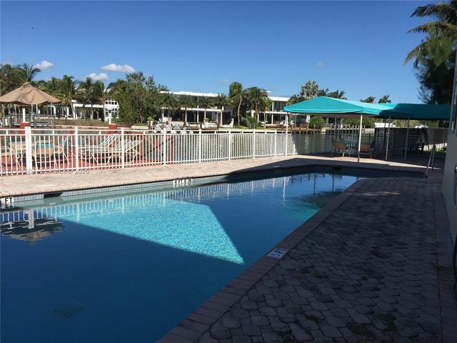 4740 Pine Tree Dr 26, Miami Beach, FL 33140