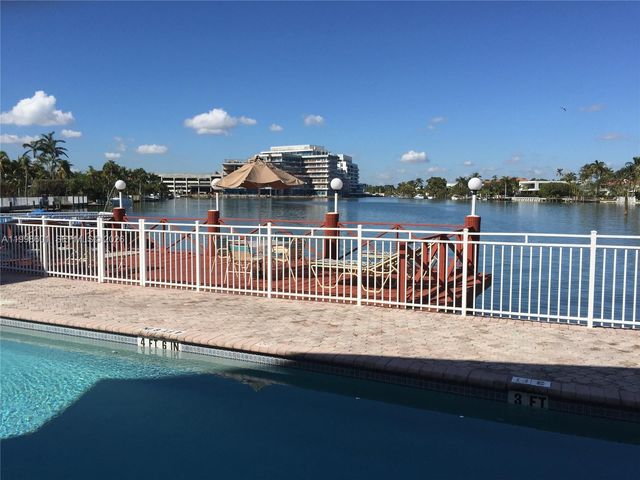 4740 Pine Tree Dr 26, Miami Beach, FL 33140