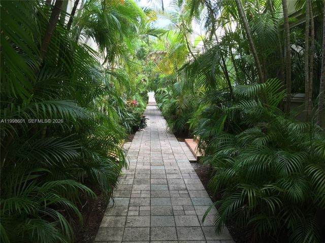 4740 Pine Tree Dr 26, Miami Beach, FL 33140