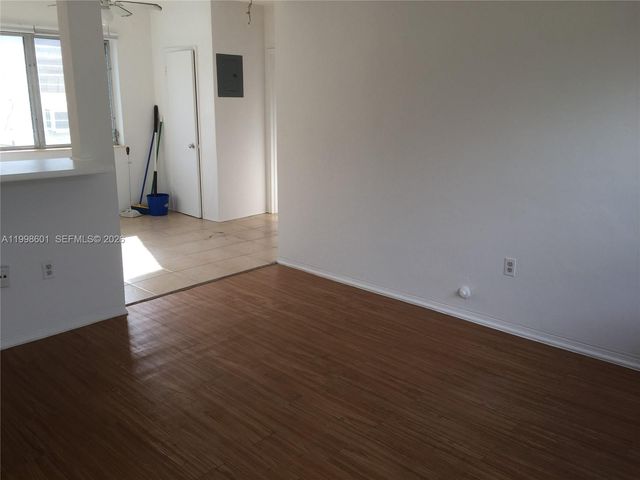 4740 Pine Tree Dr 26, Miami Beach, FL 33140