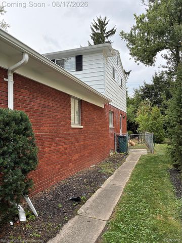18570 BUNGALOW Drive, Lathrup Village, MI 48076