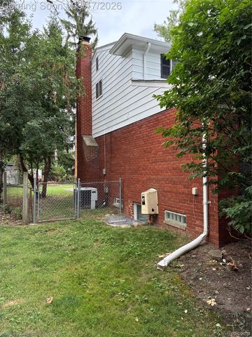 18570 BUNGALOW Drive, Lathrup Village, MI 48076