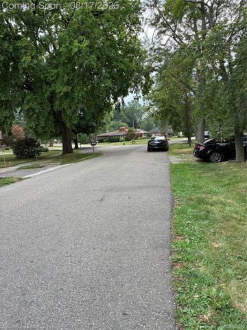 18570 BUNGALOW Drive, Lathrup Village, MI 48076