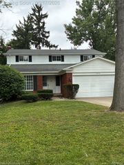 18570 BUNGALOW Drive, Lathrup Village, MI 48076