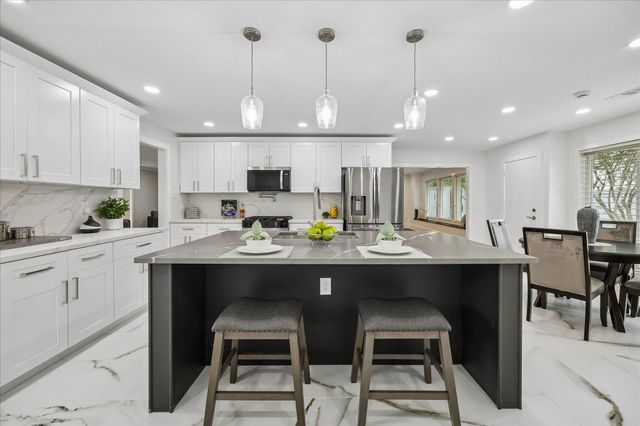 7711 Meadowvale Drive, Houston, TX 77063