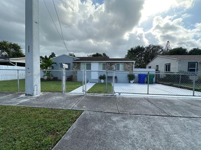 1376 NW 41st St, Miami, FL 33142