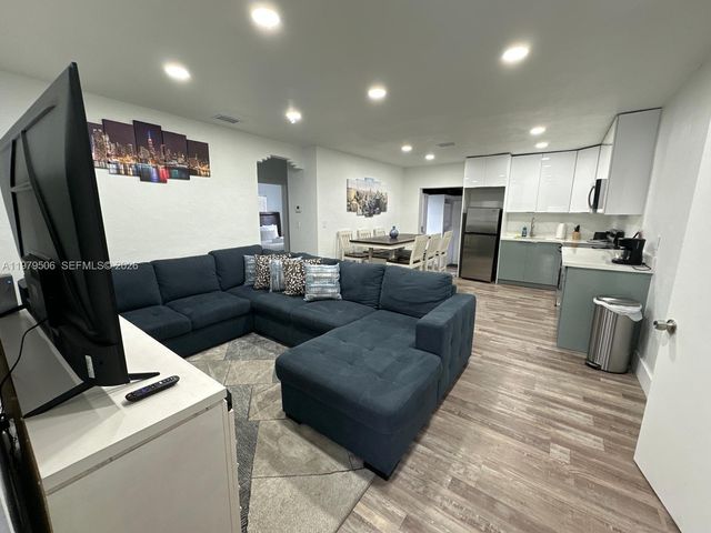 1376 NW 41st St, Miami, FL 33142