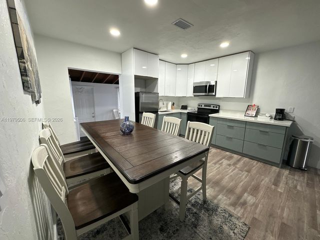 1376 NW 41st St, Miami, FL 33142