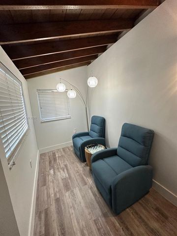 1376 NW 41st St, Miami, FL 33142