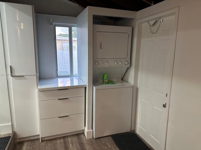 1376 NW 41st St, Miami, FL 33142