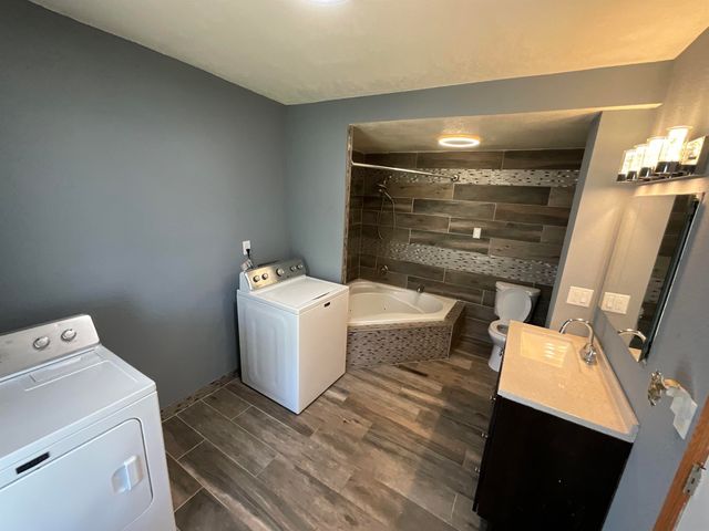 211 Fisher Avenue, Ossian, IA 52161