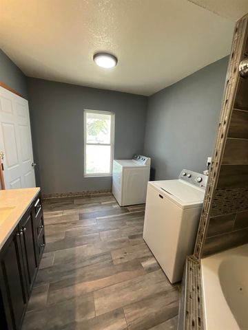 211 Fisher Avenue, Ossian, IA 52161