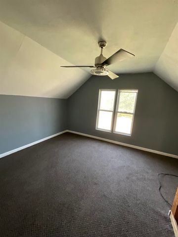 211 Fisher Avenue, Ossian, IA 52161