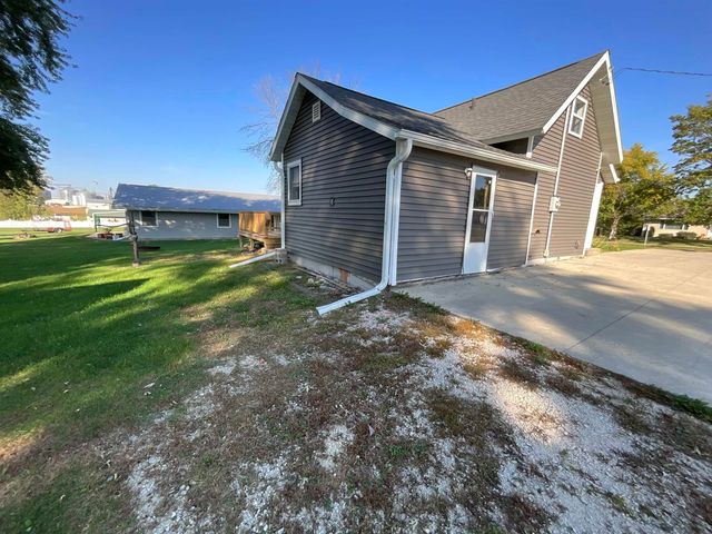 211 Fisher Avenue, Ossian, IA 52161