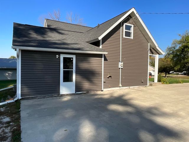 211 Fisher Avenue, Ossian, IA 52161