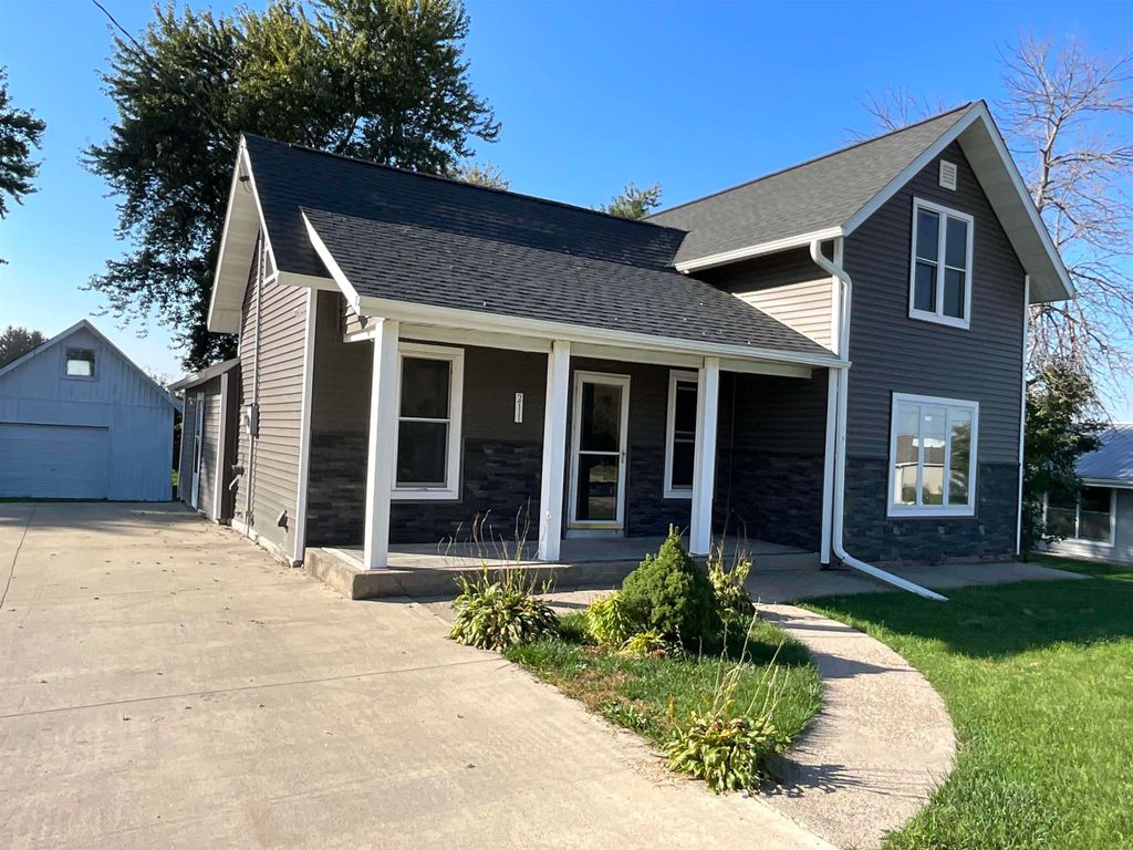 211 Fisher Avenue, Ossian, IA 52161
