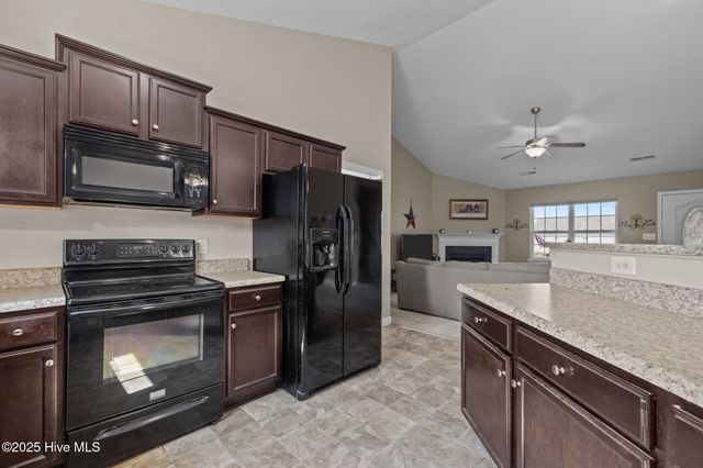 616 Parsley Drive, Hubert, NC 28539