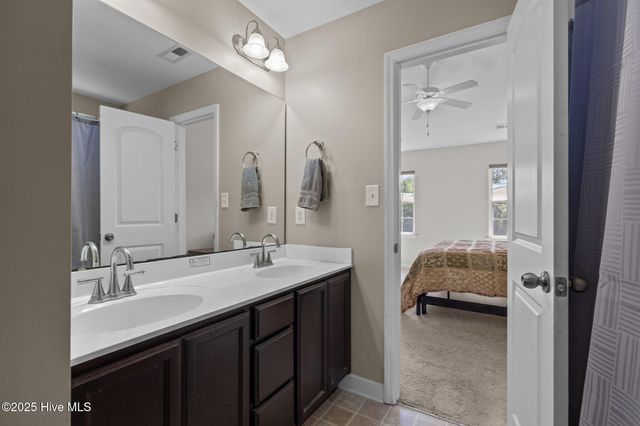 616 Parsley Drive, Hubert, NC 28539