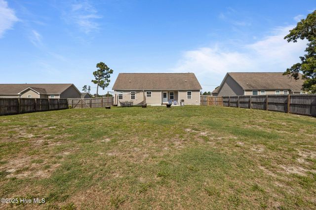 616 Parsley Drive, Hubert, NC 28539