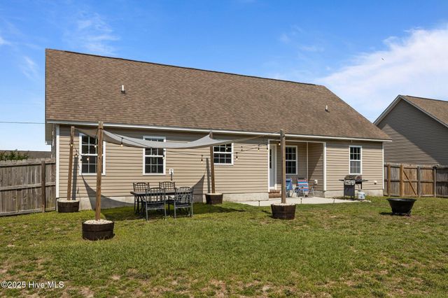 616 Parsley Drive, Hubert, NC 28539