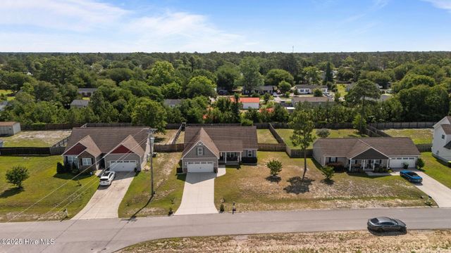 616 Parsley Drive, Hubert, NC 28539