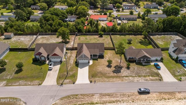 616 Parsley Drive, Hubert, NC 28539