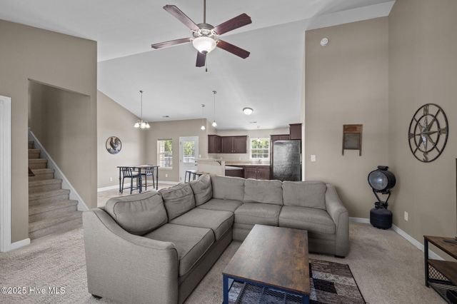 616 Parsley Drive, Hubert, NC 28539