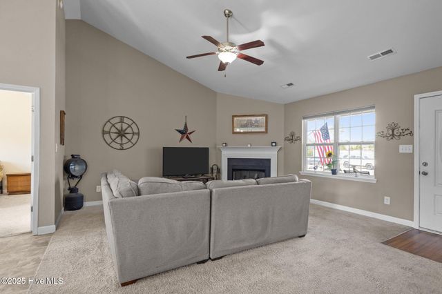 616 Parsley Drive, Hubert, NC 28539