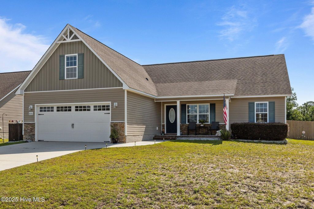 616 Parsley Drive, Hubert, NC 28539