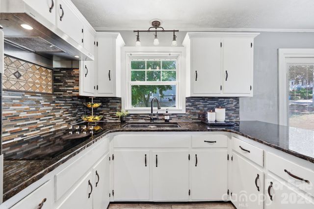 1300 Montgomery Avenue, Albemarle, NC 28001
