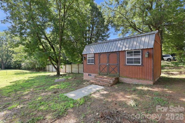 1300 Montgomery Avenue, Albemarle, NC 28001