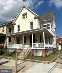 3 N WATER ST, Spring Grove, PA 17362