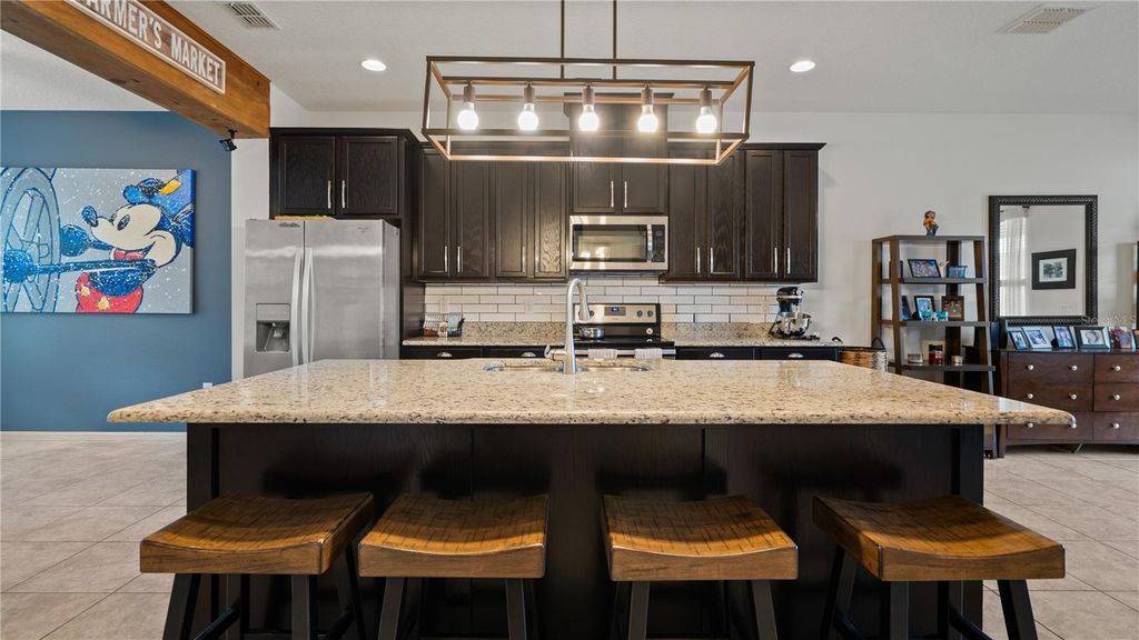 Image 5 of property listing at 8113 RED STOPPER LANE, Winter Garden, FL 34787