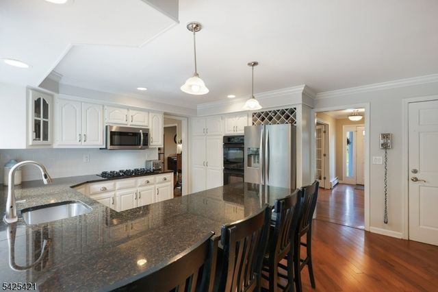 19 Eton Pl, Bernards Twp., NJ 07920