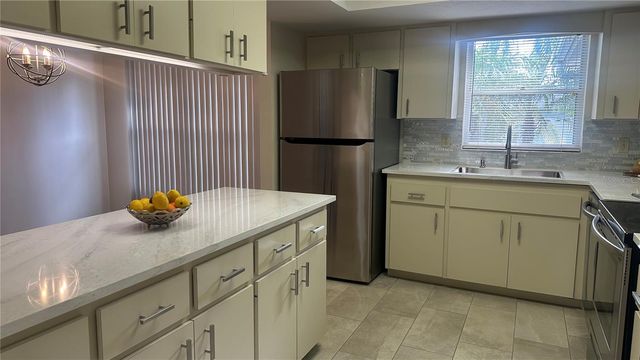 2193 CORK OAK STREET E, Sarasota, FL 34232