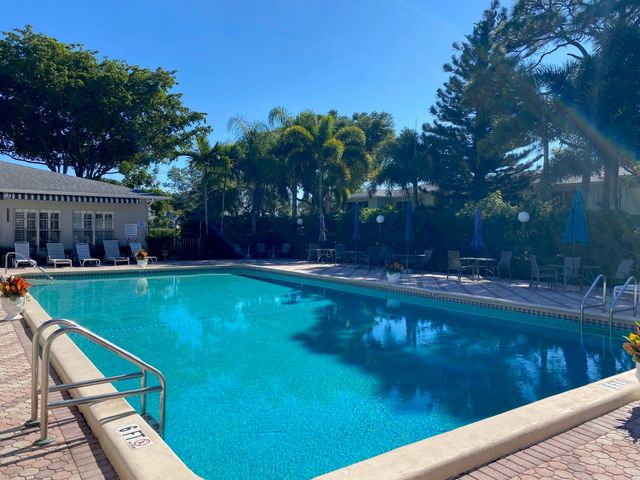 2340 SW 22nd Ave 303, Delray Beach, FL 33445