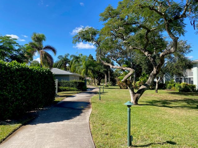 2340 SW 22nd Ave 303, Delray Beach, FL 33445