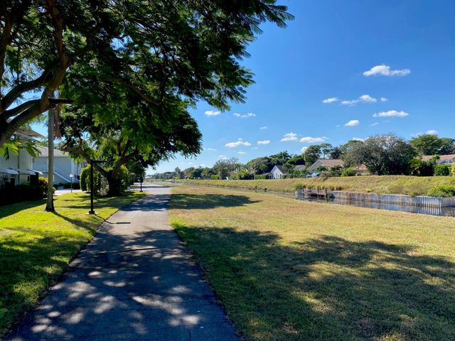 2340 SW 22nd Ave 303, Delray Beach, FL 33445